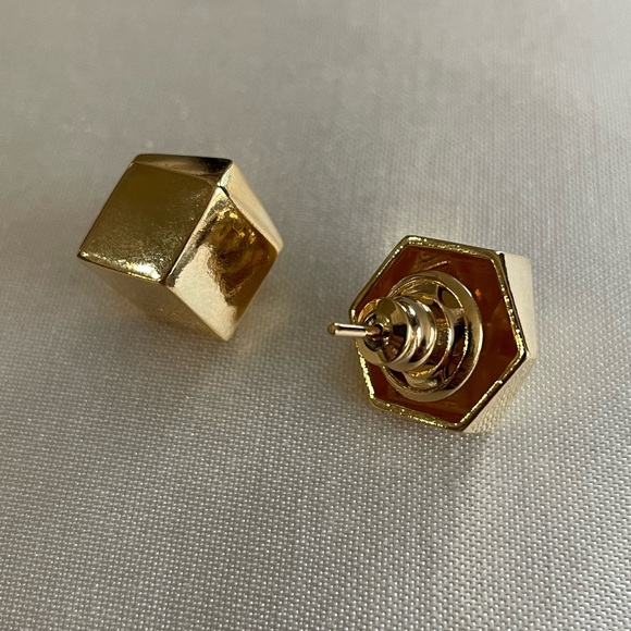 Chic Gold Cube Earrings - Picture 2 of 5